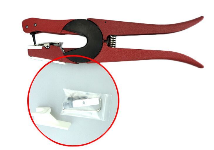 Animal ear tag plier